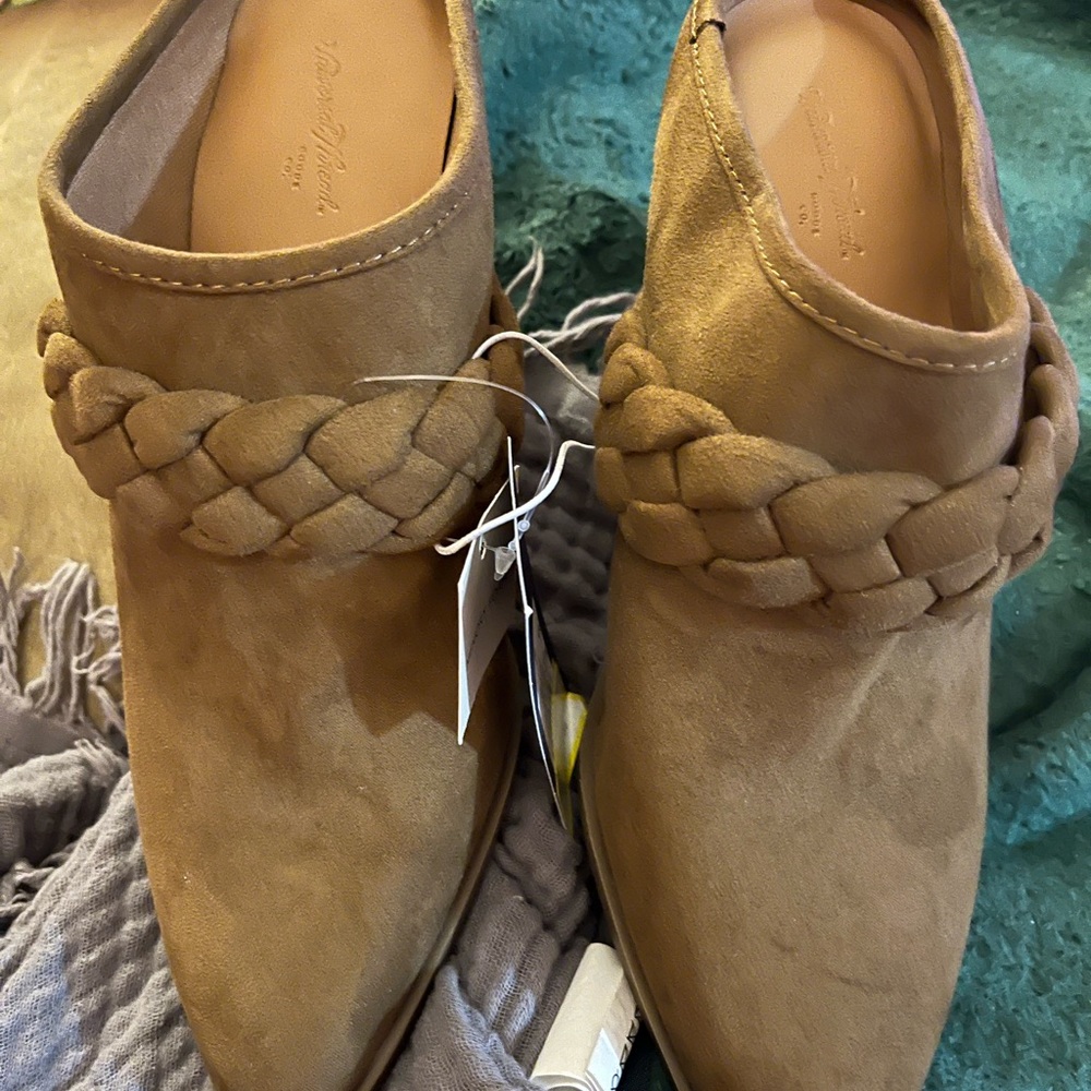 NWT booties